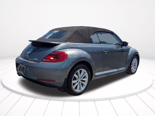 2015 Platinum Gray Metallic/Black Roof Volkswagen Beetle 2.0 TDI FWD Convertible