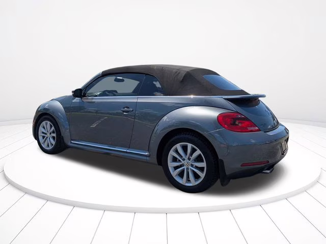 2015 Platinum Gray Metallic/Black Roof Volkswagen Beetle 2.0 TDI FWD Convertible