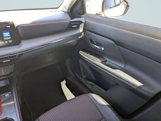 2025 Aspen White Tricoat Nissan Kicks SR FWD SUV