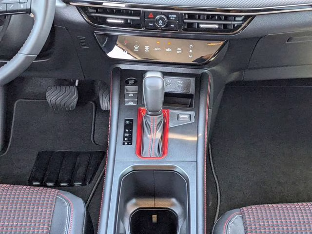 2025 Aspen White Tricoat Nissan Kicks SR FWD SUV