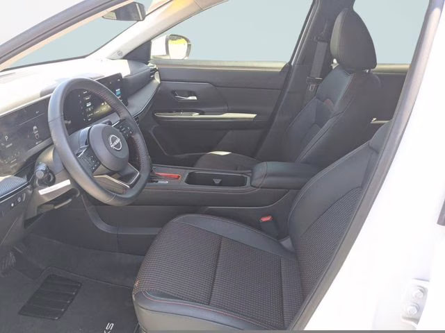 2025 Aspen White Tricoat Nissan Kicks SR FWD SUV