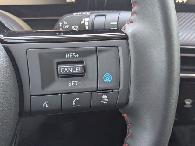 2025 Aspen White Tricoat Nissan Kicks SR FWD SUV
