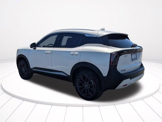 2025 Aspen White Tricoat Nissan Kicks SR FWD SUV