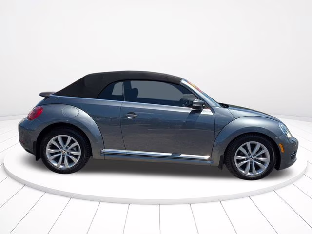 2015 Platinum Gray Metallic/Black Roof Volkswagen Beetle 2.0 TDI FWD Convertible