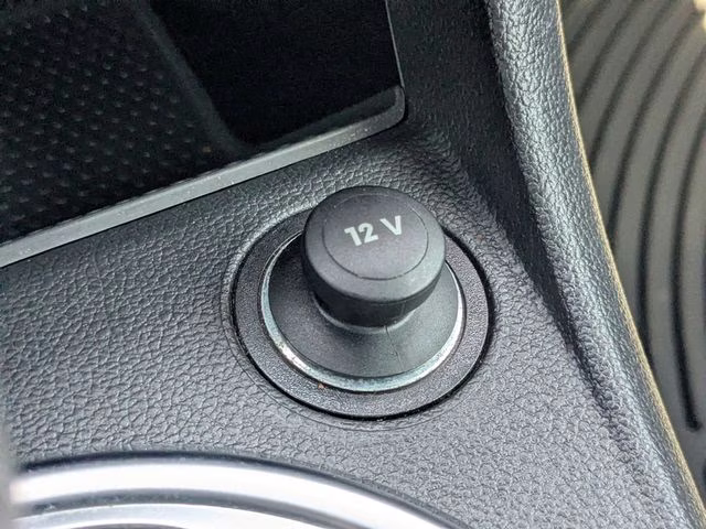 2015 Platinum Gray Metallic/Black Roof Volkswagen Beetle 2.0 TDI FWD Convertible