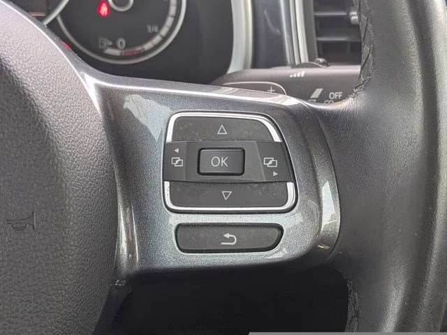 2015 Platinum Gray Metallic/Black Roof Volkswagen Beetle 2.0 TDI FWD Convertible