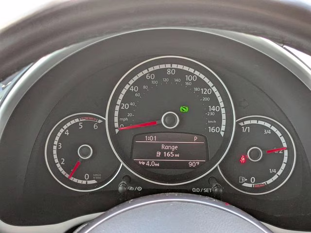 2015 Platinum Gray Metallic/Black Roof Volkswagen Beetle 2.0 TDI FWD Convertible