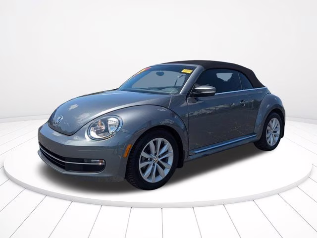 2015 Platinum Gray Metallic/Black Roof Volkswagen Beetle 2.0 TDI FWD Convertible