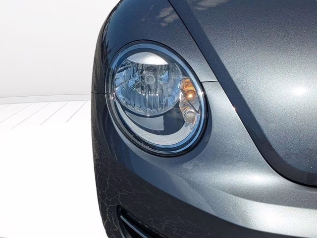 2015 Platinum Gray Metallic/Black Roof Volkswagen Beetle 2.0 TDI FWD Convertible