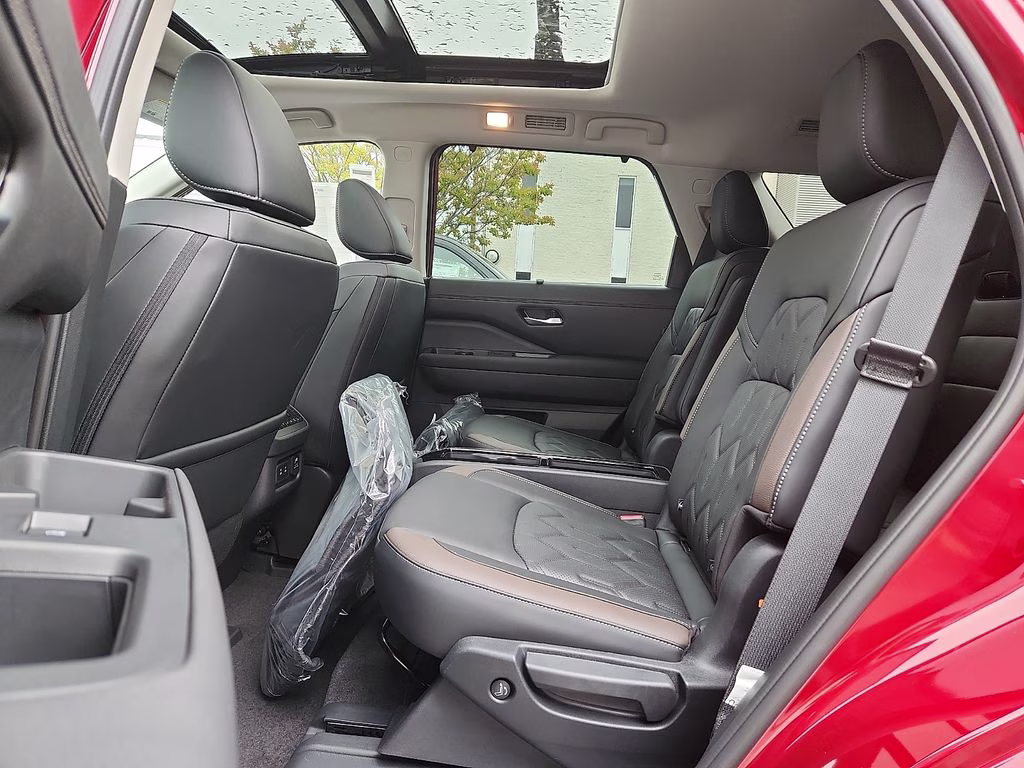 2026 Scarlet Ember/Super Black Nissan Pathfinder Platinum 4X4 SUV