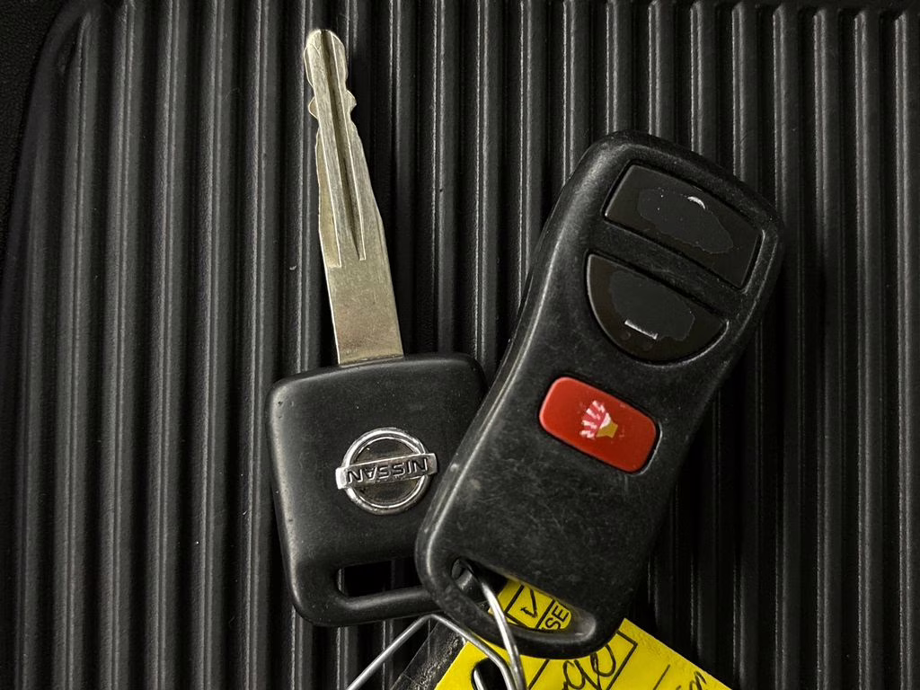 2012 Blizzard Pearl Nissan Titan SL 4X4 Truck