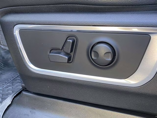 2026 Diamond Black Crystal Pearlcoat Ram 1500 Laramie 4X4 Truck