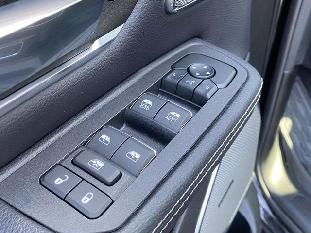 2026 Diamond Black Crystal Pearlcoat Ram 1500 Laramie 4X4 Truck