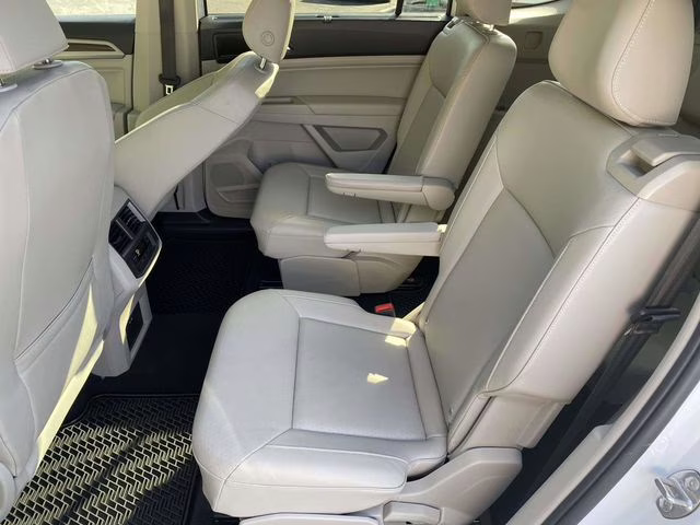 2021 Pure White Volkswagen Atlas 3.6L V6 SE w/Technology FWD SUV