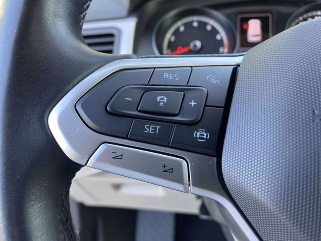 2021 Pure White Volkswagen Atlas 3.6L V6 SE w/Technology FWD SUV