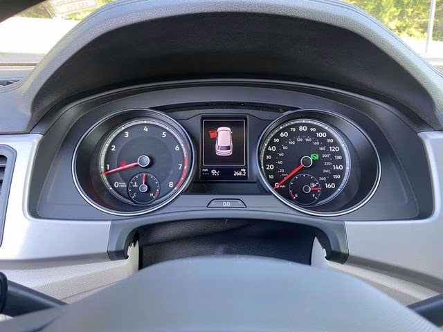 2021 Pure White Volkswagen Atlas 3.6L V6 SE w/Technology FWD SUV