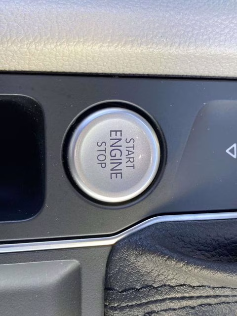 2021 Pure White Volkswagen Atlas 3.6L V6 SE w/Technology FWD SUV