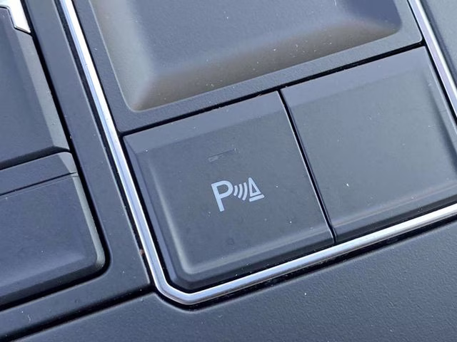 2021 Pure White Volkswagen Atlas 3.6L V6 SE w/Technology FWD SUV