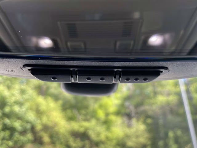 2021 Pure White Volkswagen Atlas 3.6L V6 SE w/Technology FWD SUV