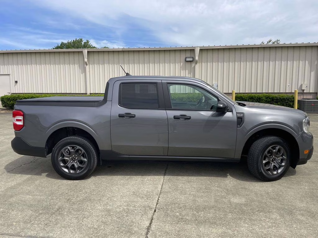 2024 Carbonized Gray Metallic Ford Maverick XLT FWD Truck