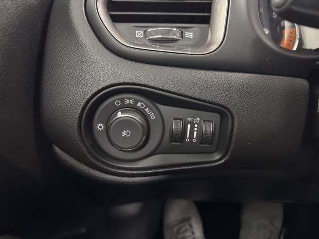 2023 Black Clearcoat Jeep Renegade Latitude 4X4 SUV