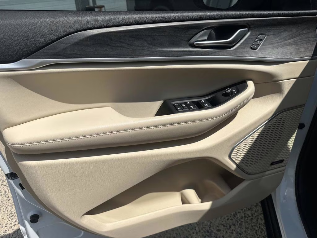 2022 Bright White Clearcoat Jeep Grand Cherokee L Limited 4X4 SUV