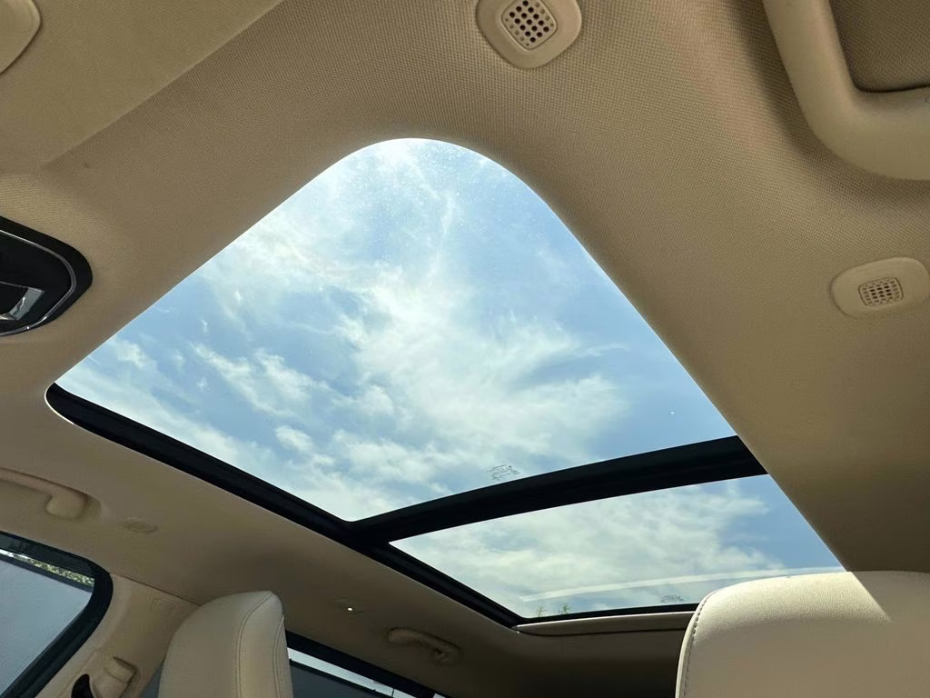 2022 Bright White Clearcoat Jeep Grand Cherokee L Limited 4X4 SUV