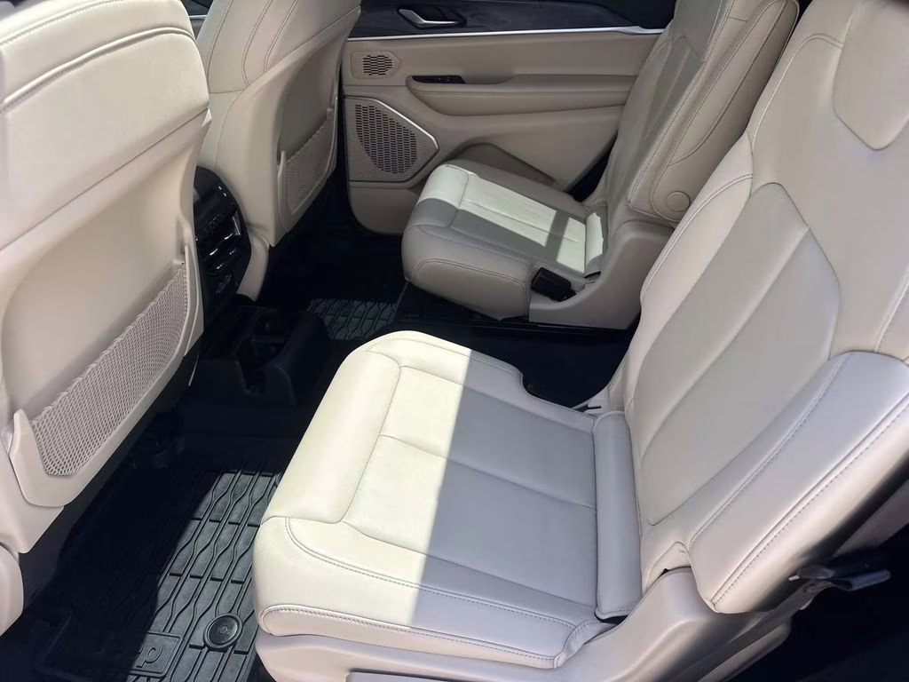 2022 Bright White Clearcoat Jeep Grand Cherokee L Limited 4X4 SUV