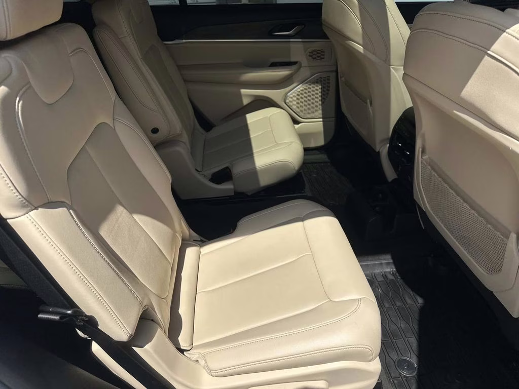 2022 Bright White Clearcoat Jeep Grand Cherokee L Limited 4X4 SUV