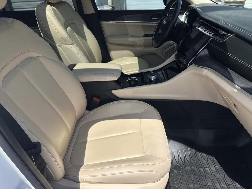 2022 Bright White Clearcoat Jeep Grand Cherokee L Limited 4X4 SUV