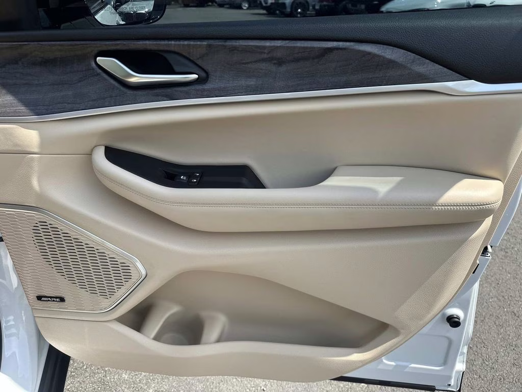 2022 Bright White Clearcoat Jeep Grand Cherokee L Limited 4X4 SUV