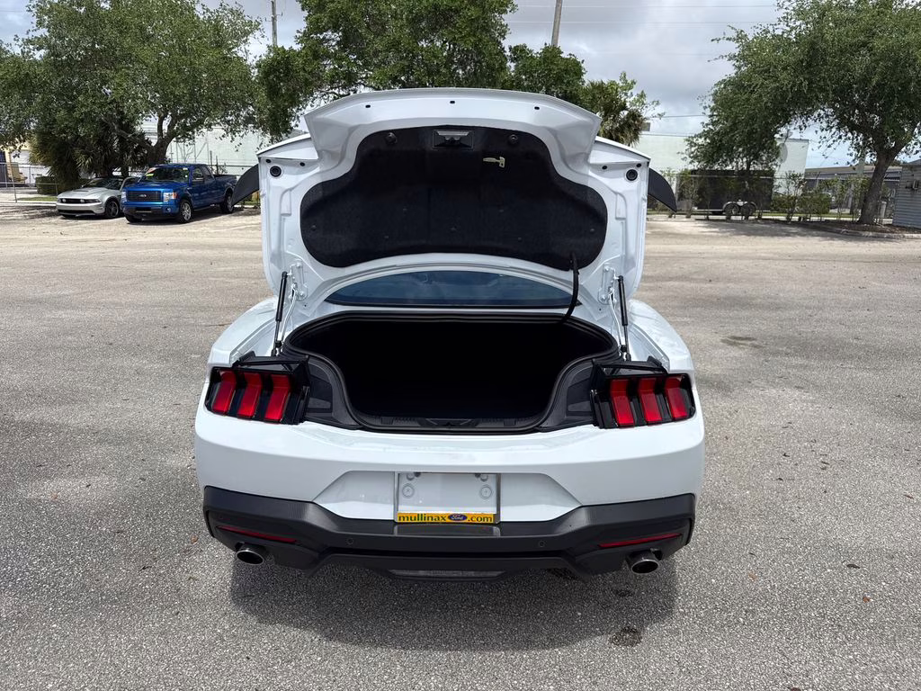 2025 Oxford White Ford Mustang GT Premium RWD Coupe