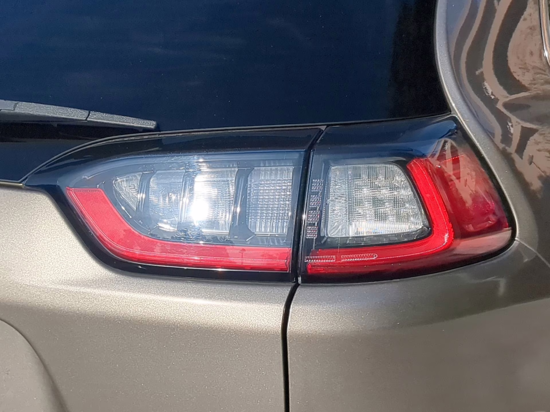 2020 Light Brownstone Pearlcoat Jeep Cherokee Limited 4X4 SUV