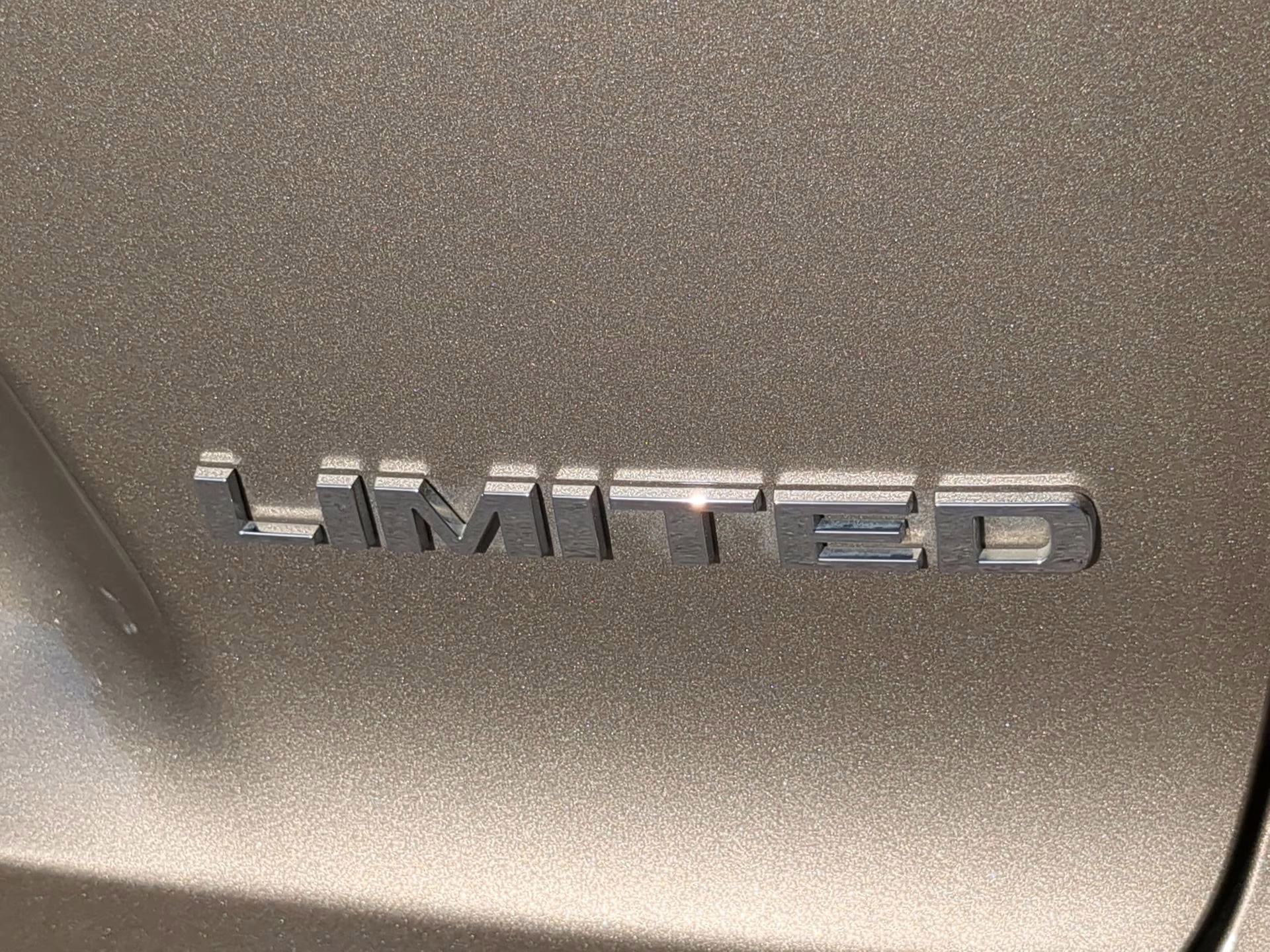 2020 Light Brownstone Pearlcoat Jeep Cherokee Limited 4X4 SUV