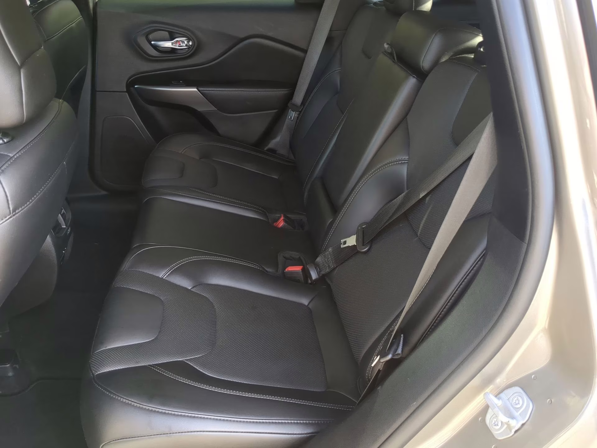 2020 Light Brownstone Pearlcoat Jeep Cherokee Limited 4X4 SUV