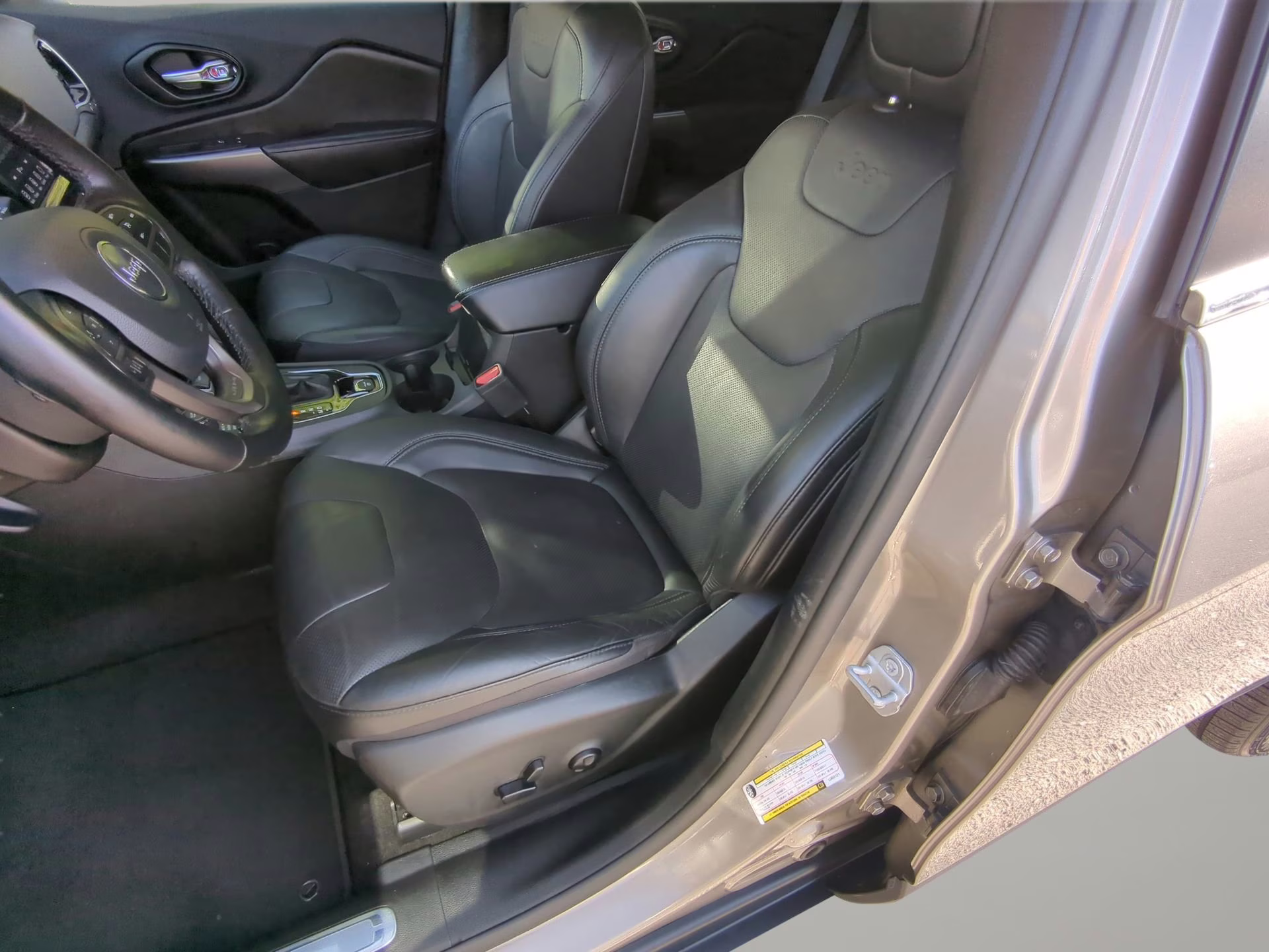 2020 Light Brownstone Pearlcoat Jeep Cherokee Limited 4X4 SUV