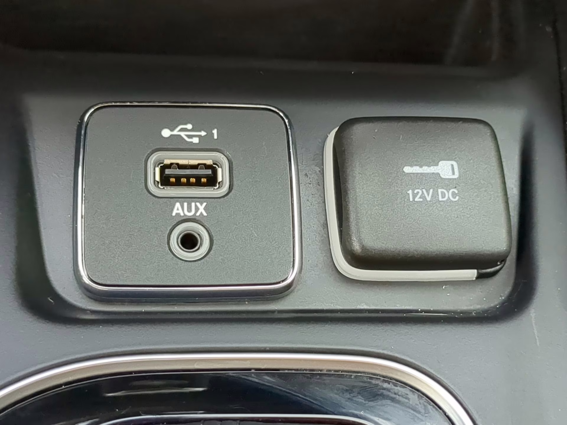 2020 Light Brownstone Pearlcoat Jeep Cherokee Limited 4X4 SUV