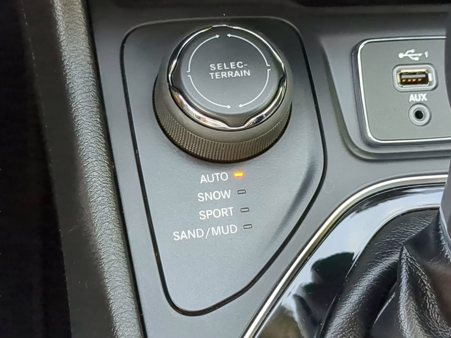 2020 Light Brownstone Pearlcoat Jeep Cherokee Limited 4X4 SUV
