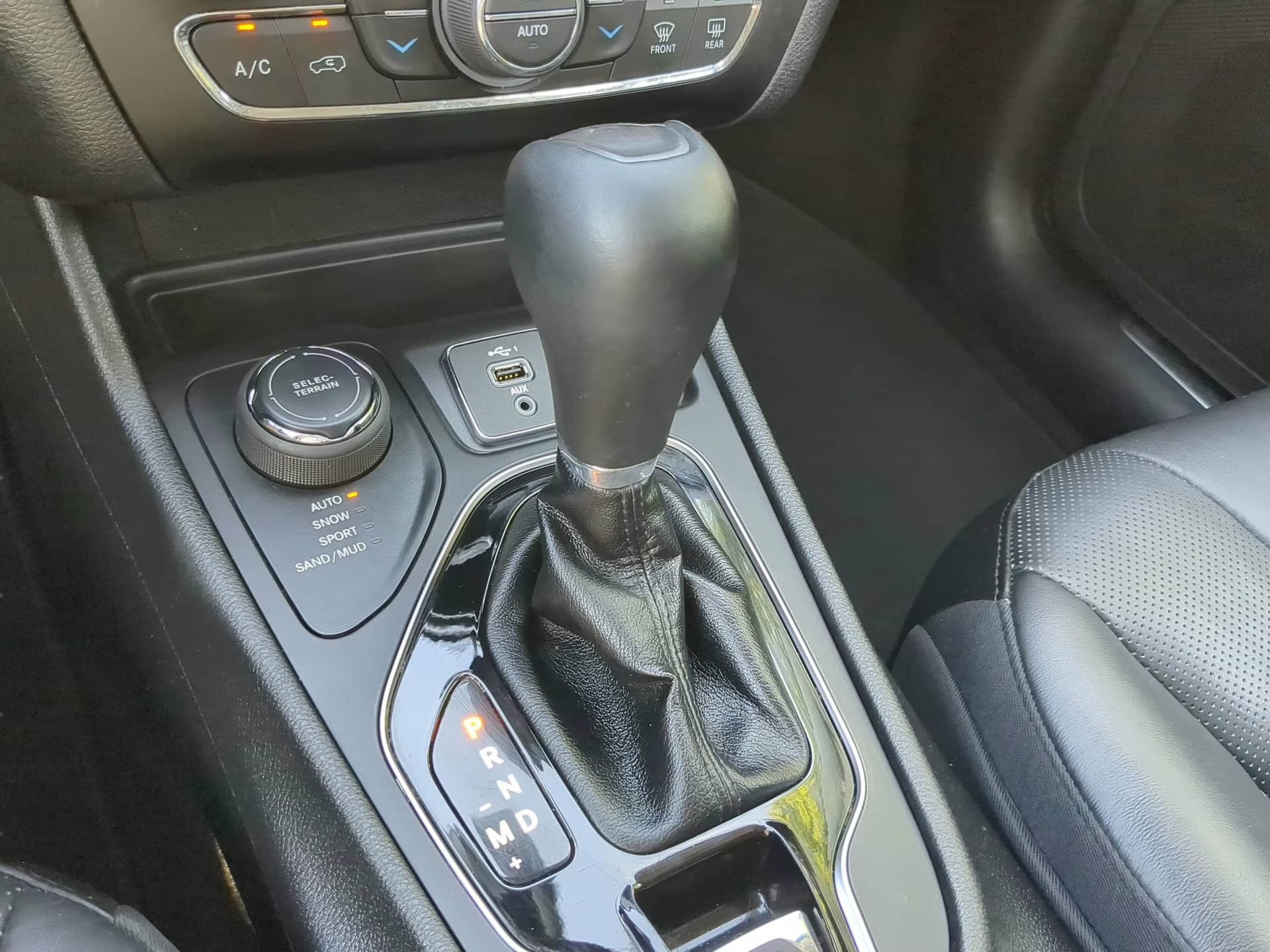 2020 Light Brownstone Pearlcoat Jeep Cherokee Limited 4X4 SUV