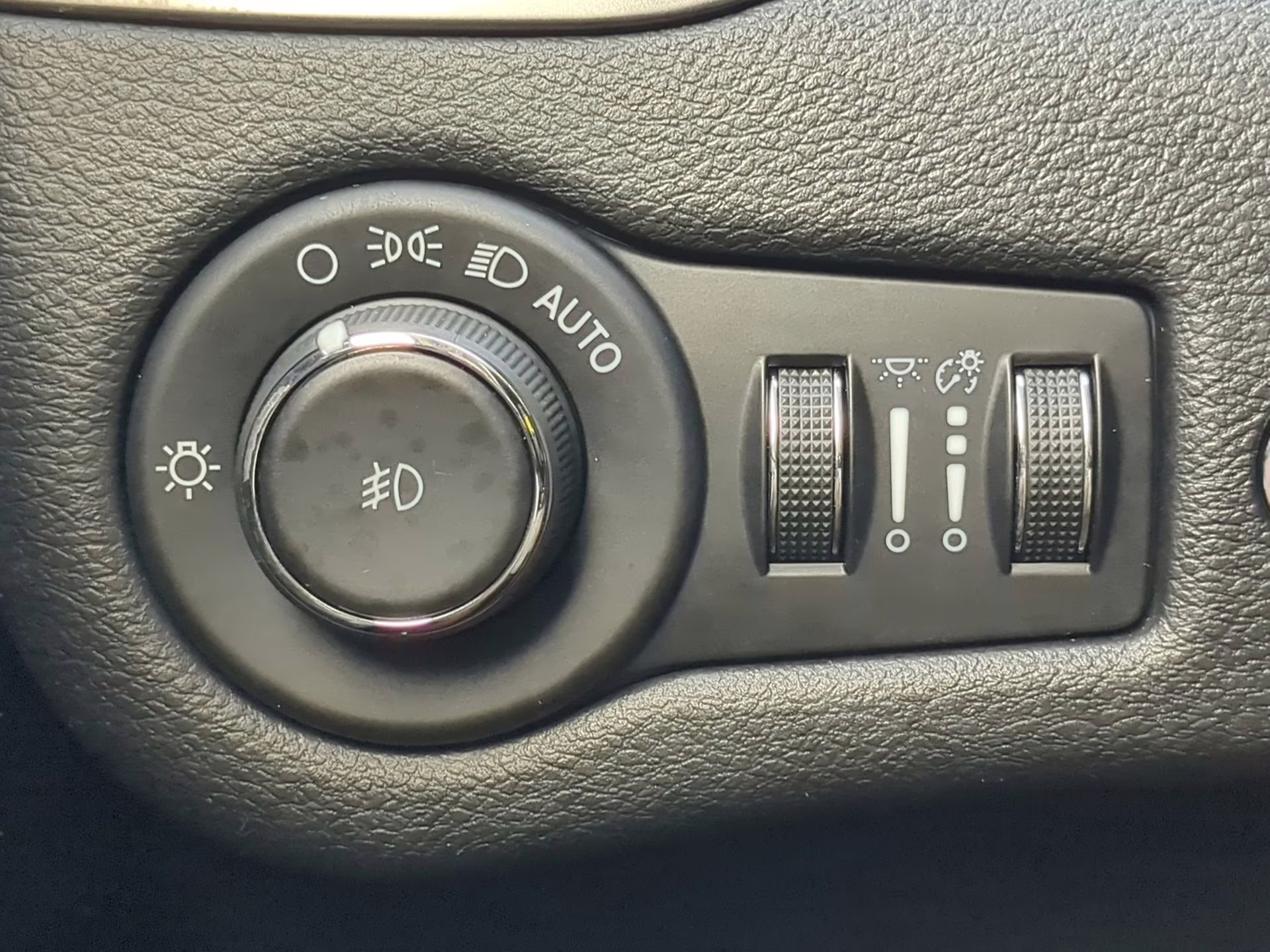 2020 Light Brownstone Pearlcoat Jeep Cherokee Limited 4X4 SUV