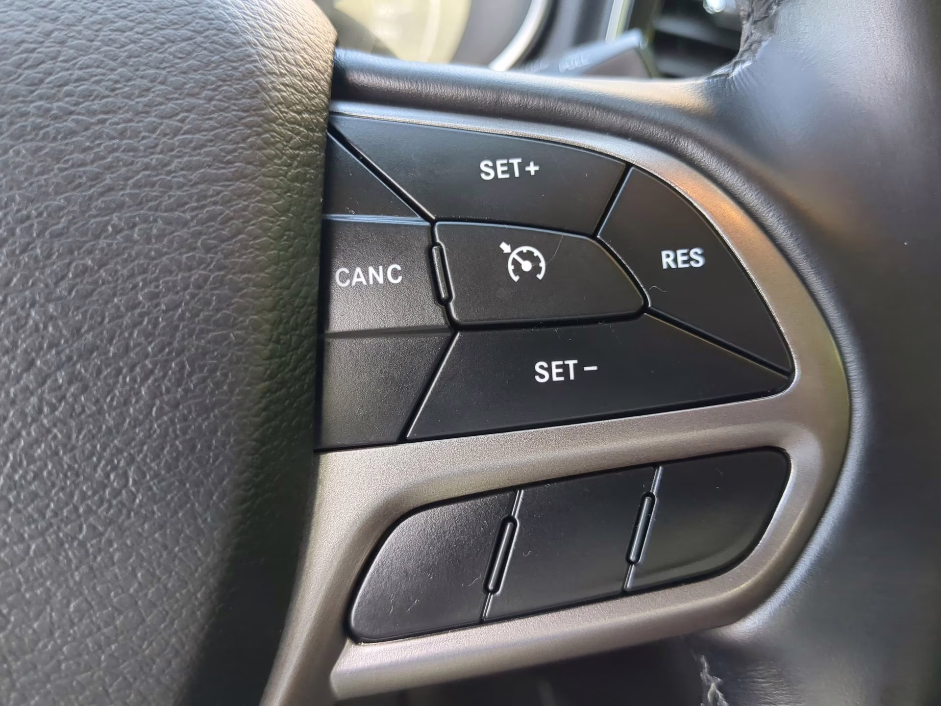 2020 Light Brownstone Pearlcoat Jeep Cherokee Limited 4X4 SUV