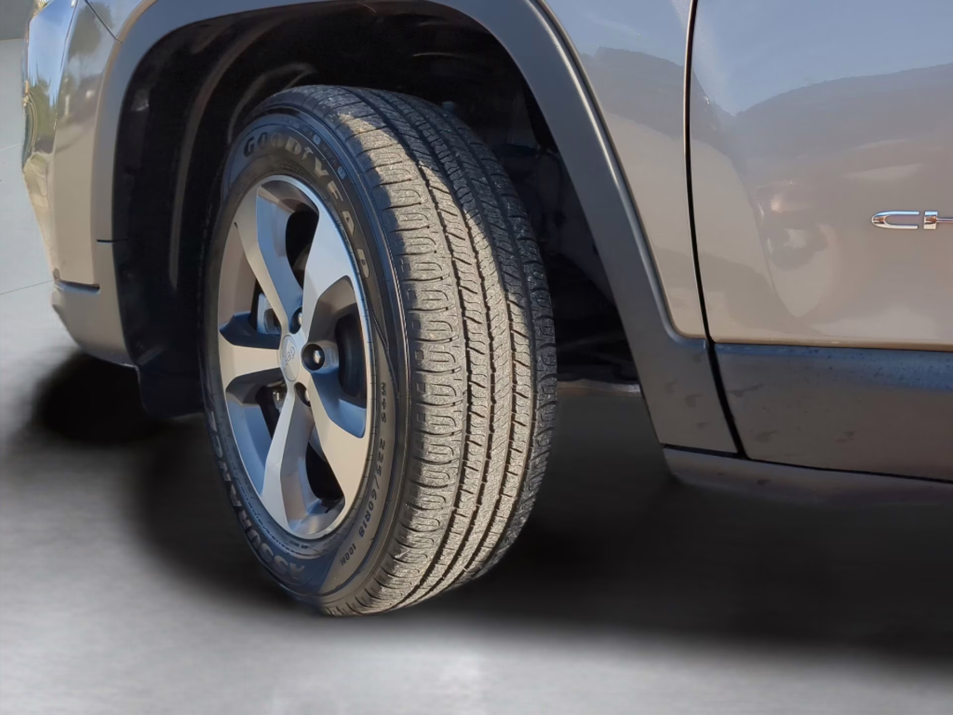 2020 Light Brownstone Pearlcoat Jeep Cherokee Limited 4X4 SUV