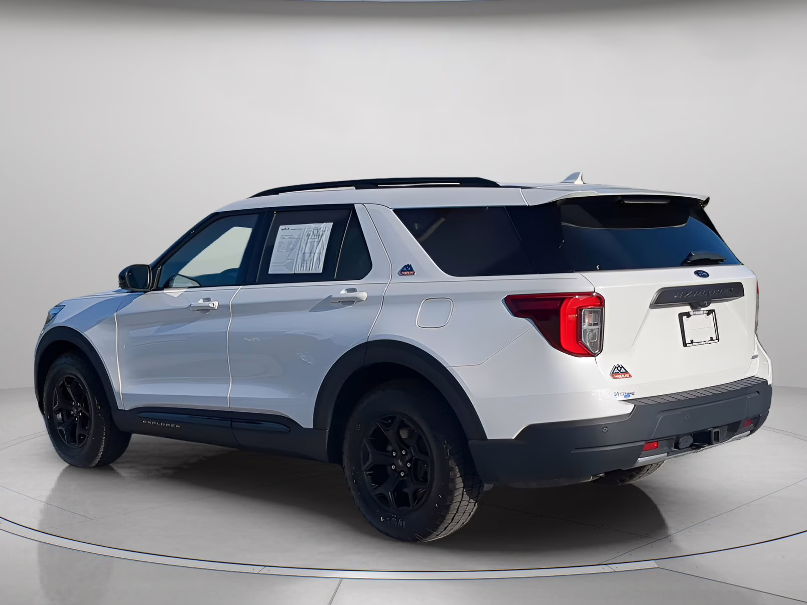 2023 Star White Metallic Tri-Coat Ford Explorer Timberline 4X4 SUV
