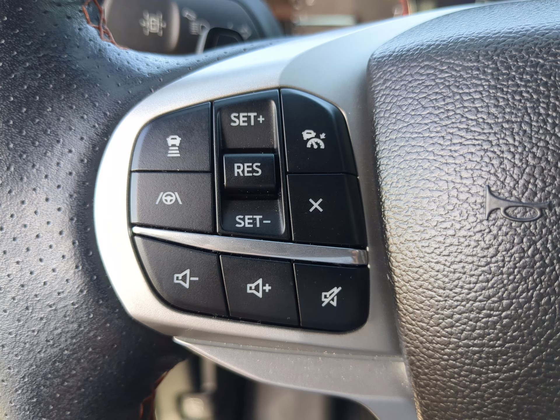2023 Star White Metallic Tri-Coat Ford Explorer Timberline 4X4 SUV