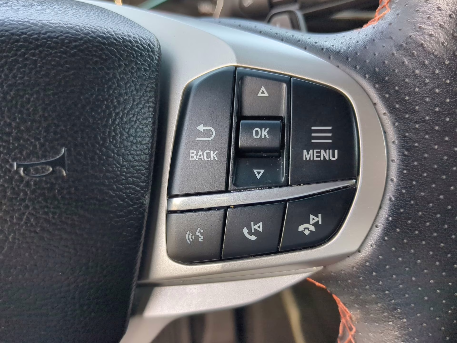 2023 Star White Metallic Tri-Coat Ford Explorer Timberline 4X4 SUV