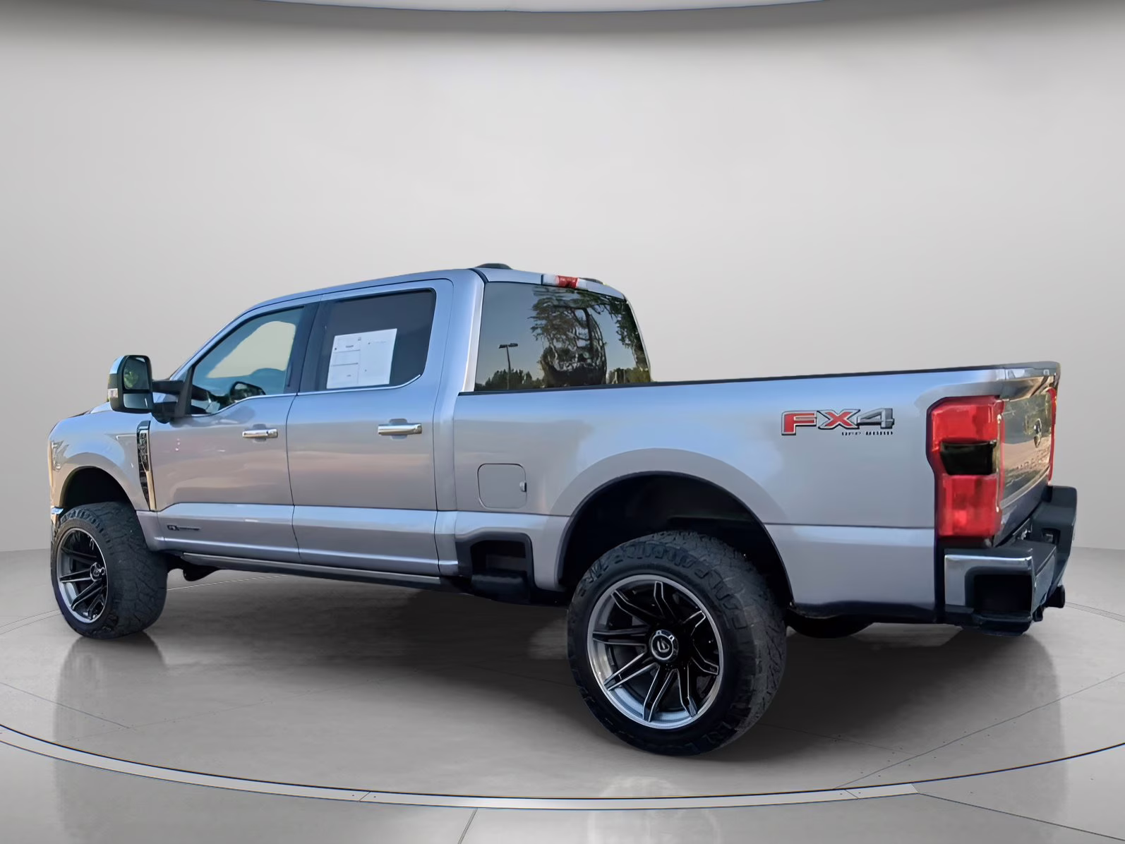 2023 Iconic Silver Metallic Ford Super Duty F-250 SRW LARIAT Crew Cab Pickup 4X4 Truck