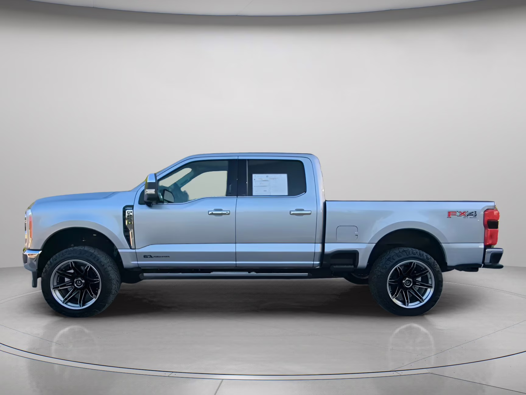 2023 Iconic Silver Metallic Ford Super Duty F-250 SRW LARIAT Crew Cab Pickup 4X4 Truck