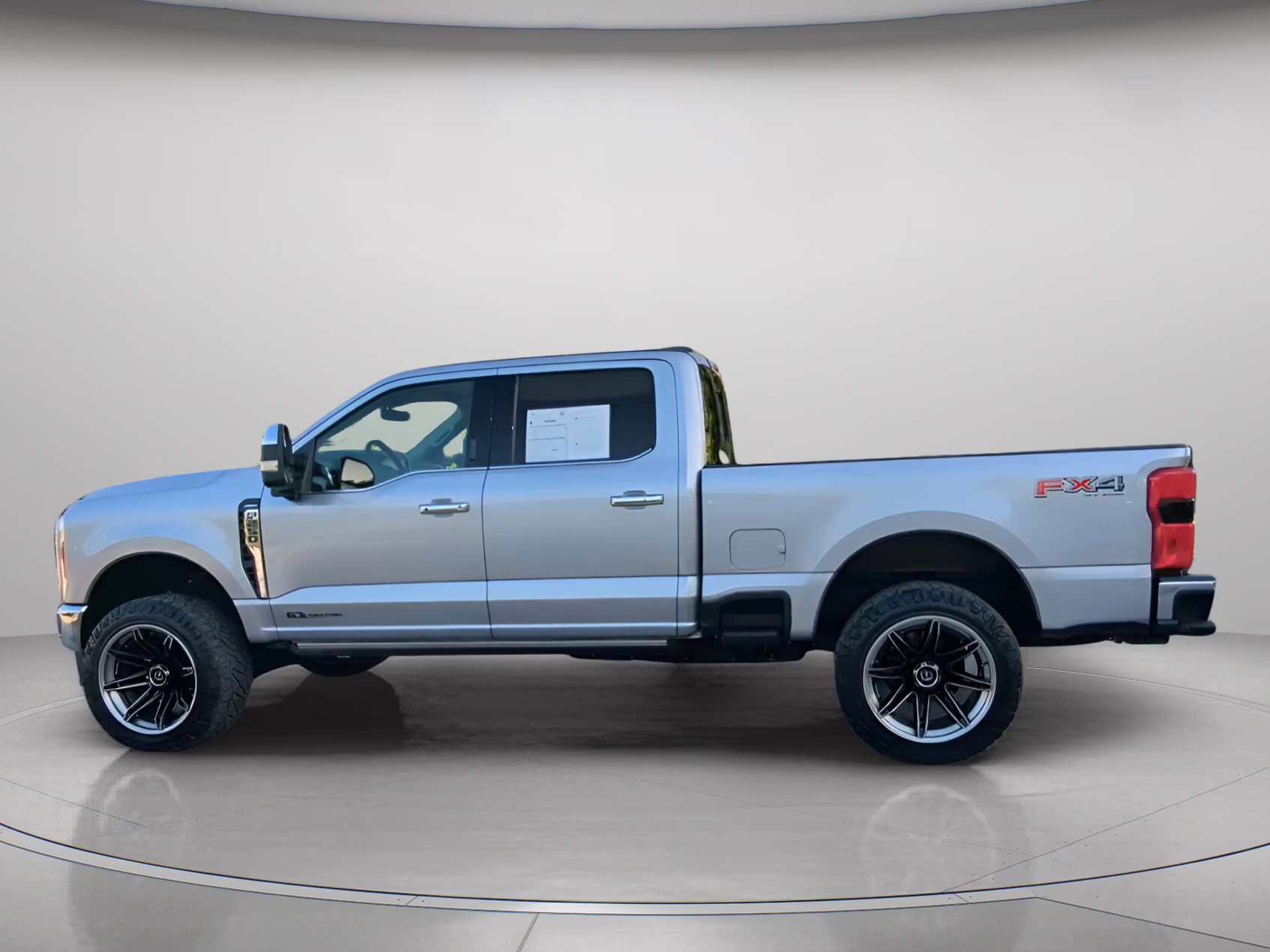 2023 Iconic Silver Metallic Ford Super Duty F-250 SRW LARIAT Crew Cab Pickup 4X4 Truck