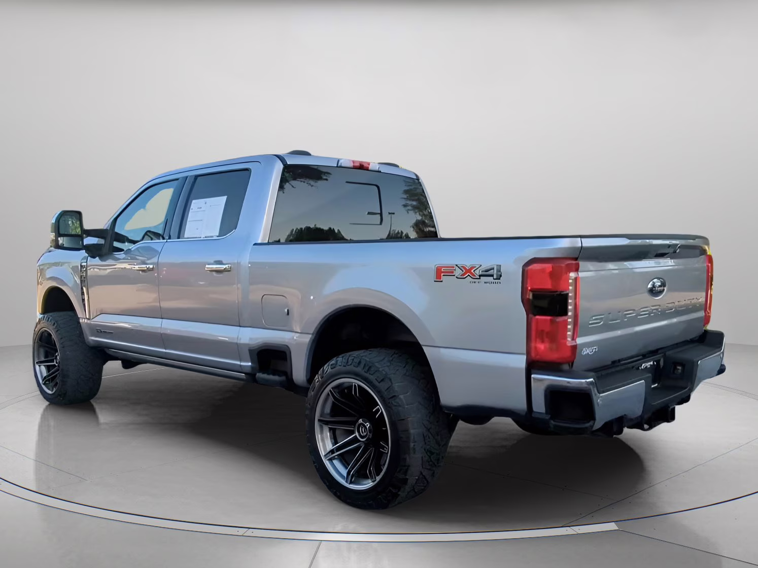 2023 Iconic Silver Metallic Ford Super Duty F-250 SRW LARIAT Crew Cab Pickup 4X4 Truck