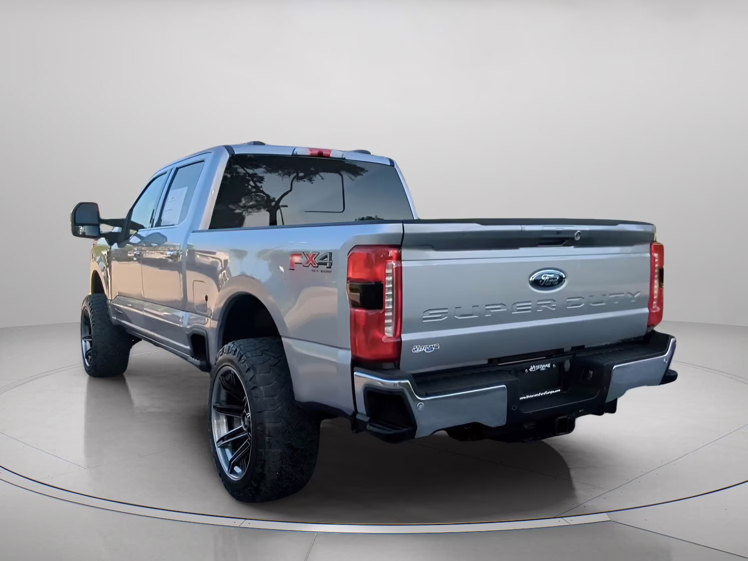 2023 Iconic Silver Metallic Ford Super Duty F-250 SRW LARIAT Crew Cab Pickup 4X4 Truck